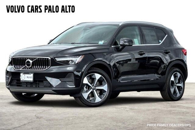 2025 VOLVO XC40
