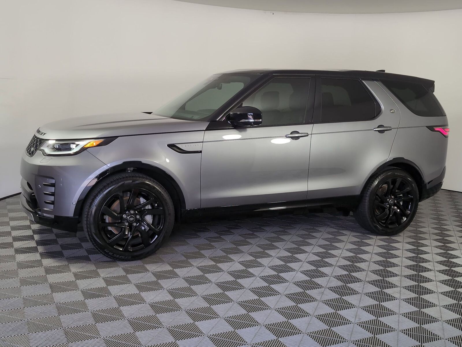 2025 LAND ROVER Discovery