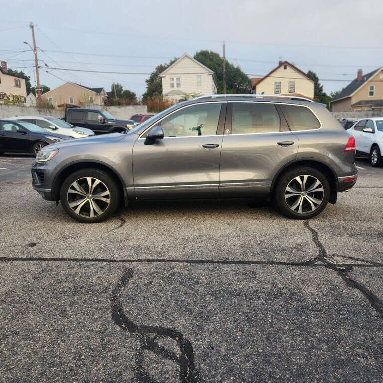 2017 VOLKSWAGEN Touareg