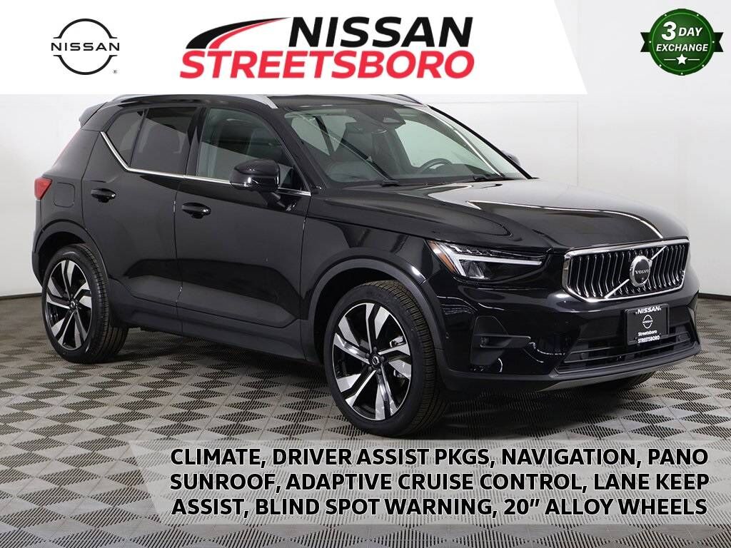 2023 VOLVO XC40
