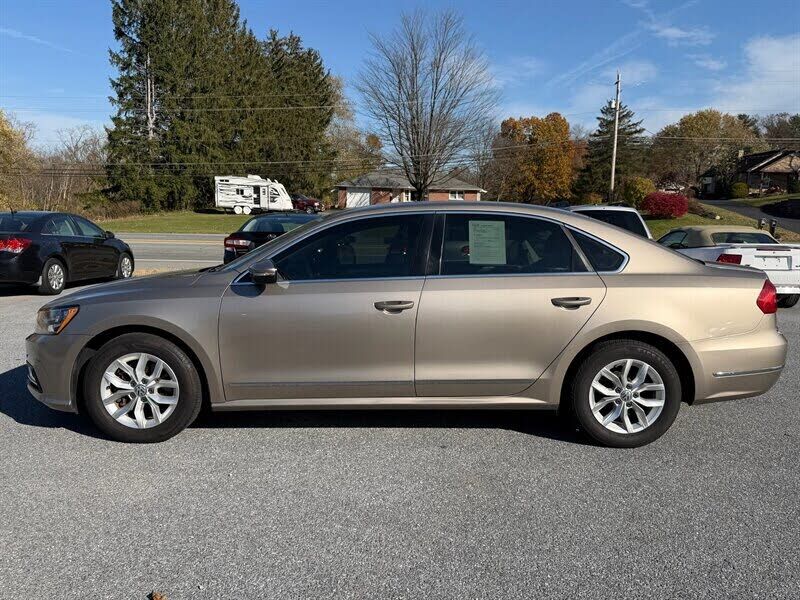 2016 VOLKSWAGEN Passat