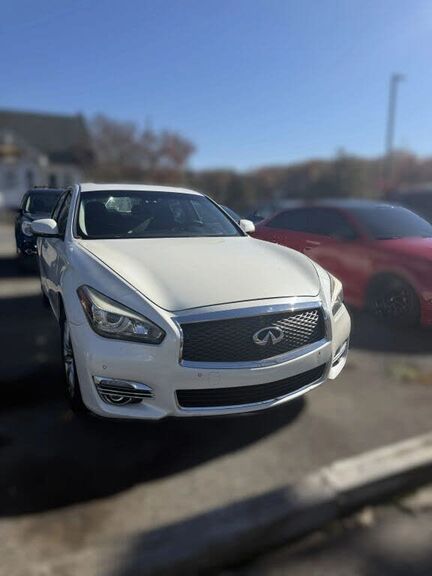 2016 INFINITI Q70