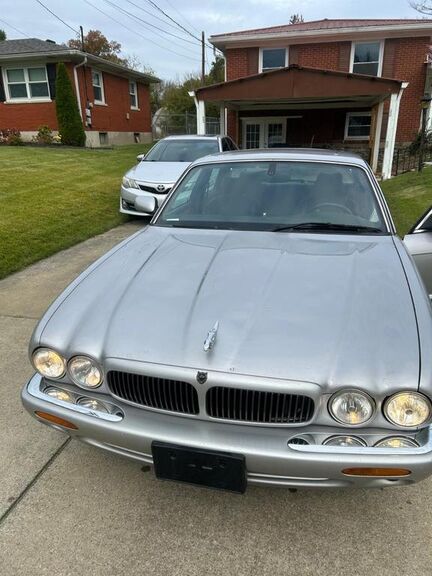 Jaguar XJ