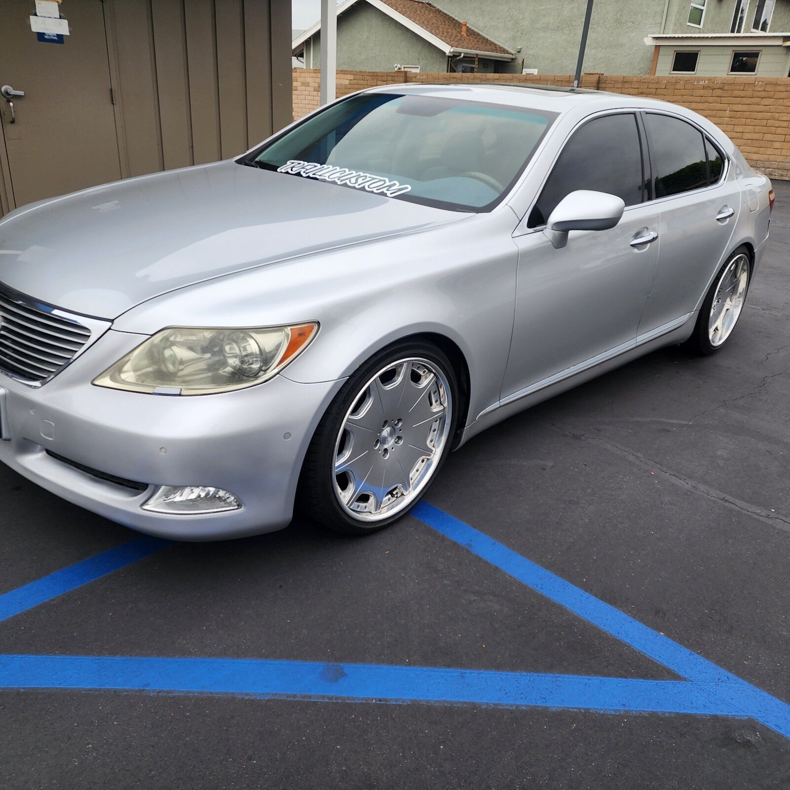 Lexus LS