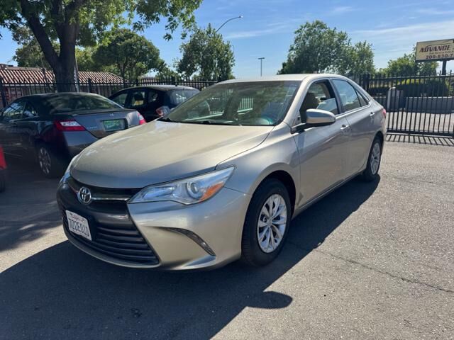 2017 TOYOTA Camry