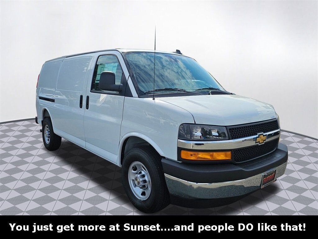 2025 CHEVROLET Express