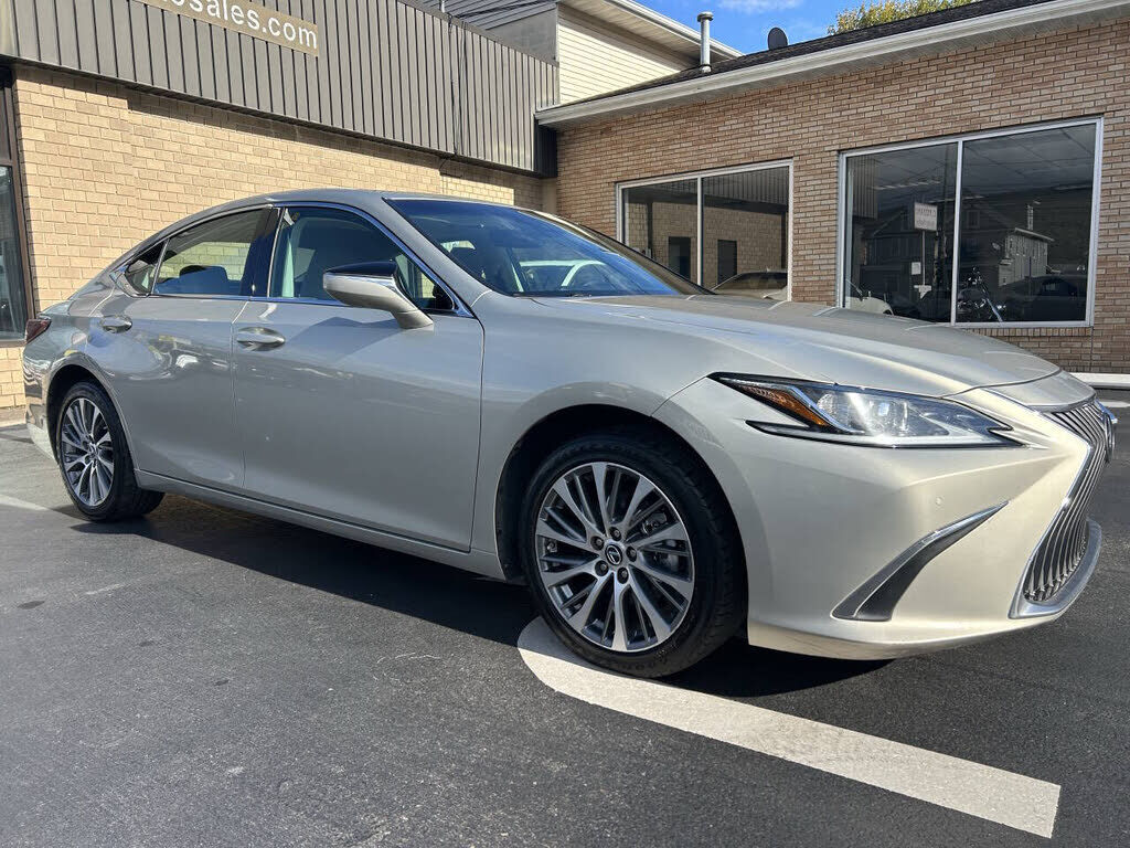 2019 LEXUS ES