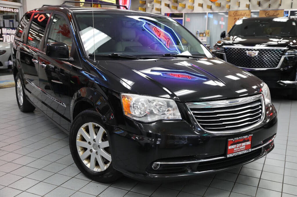 2014 CHRYSLER Town and Country