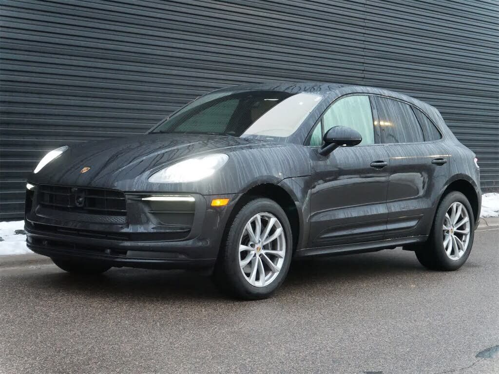2024 PORSCHE Macan