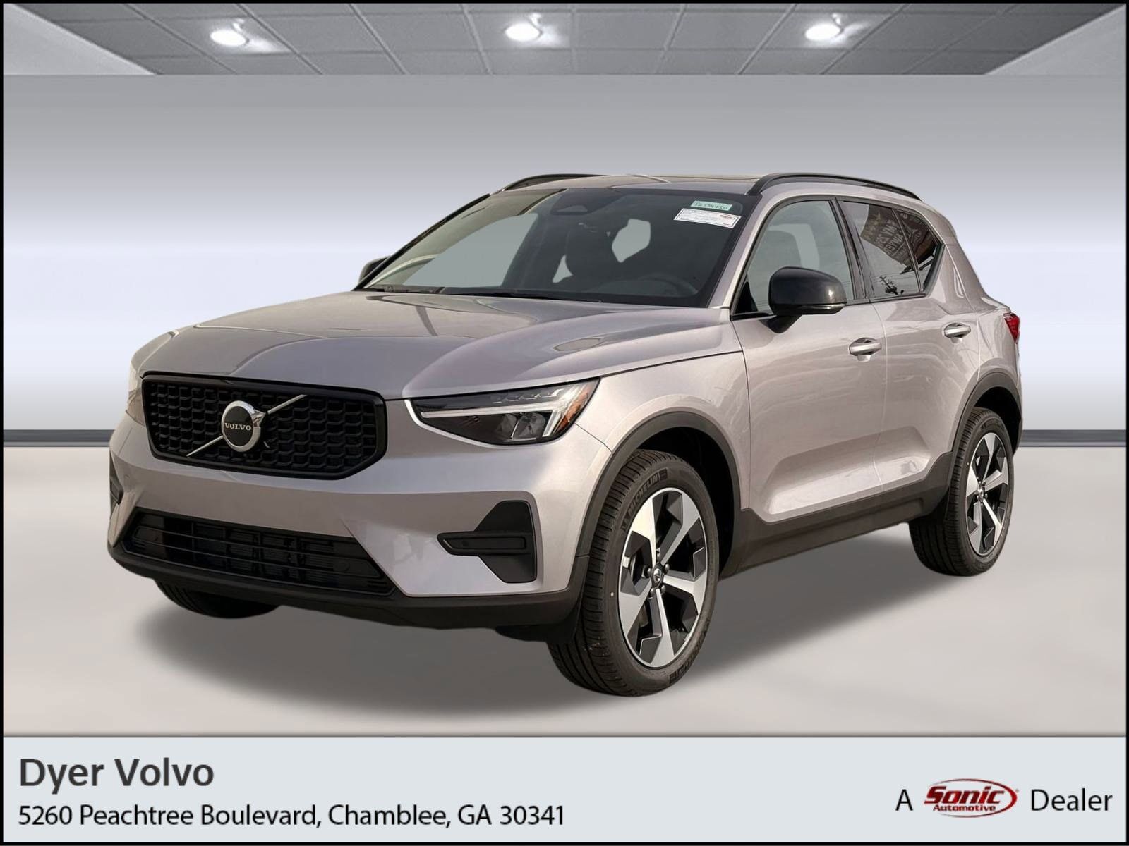 2026 VOLVO XC40