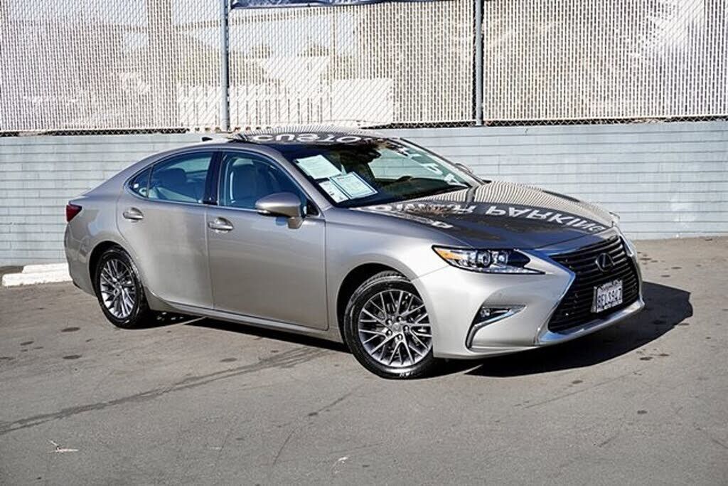 2018 LEXUS ES