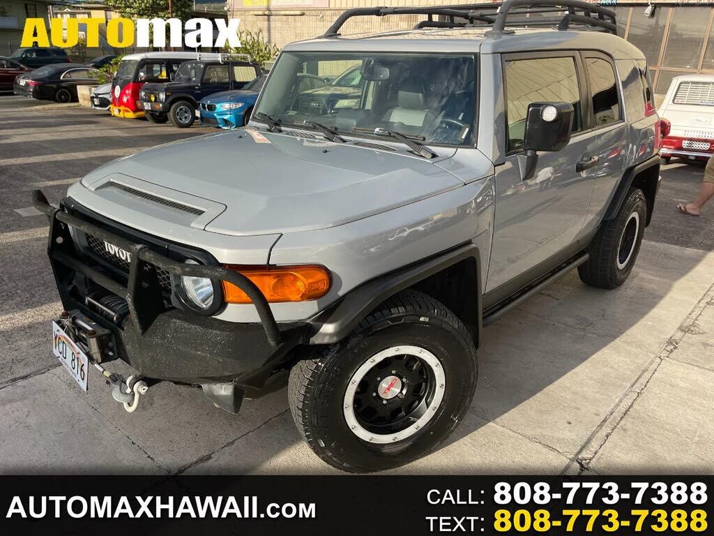 2013 TOYOTA FJ Cruiser