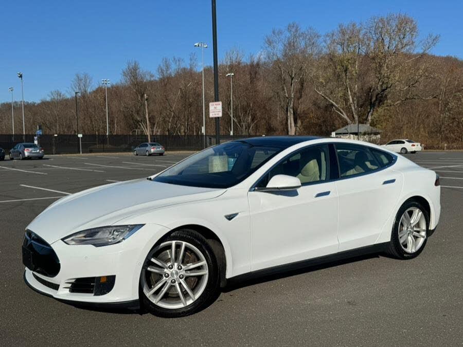 2015 TESLA Model S