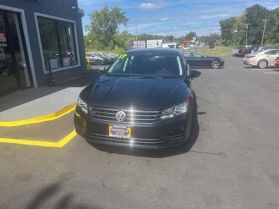 2017 VOLKSWAGEN Passat