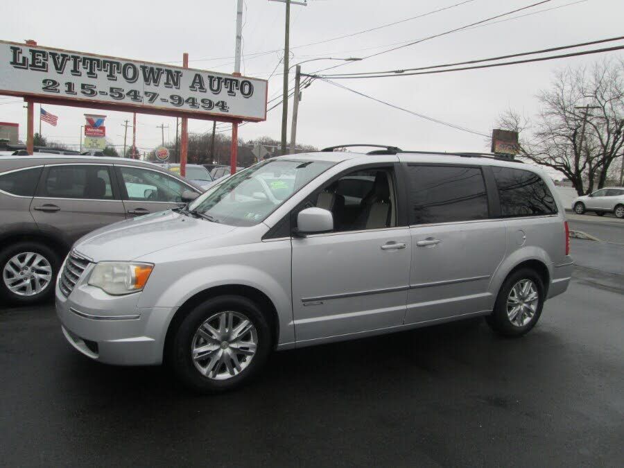 2010 CHRYSLER Town and Country