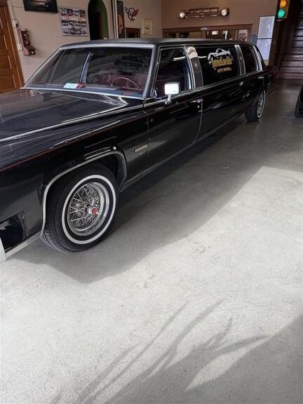 1983 CADILLAC Fleetwood