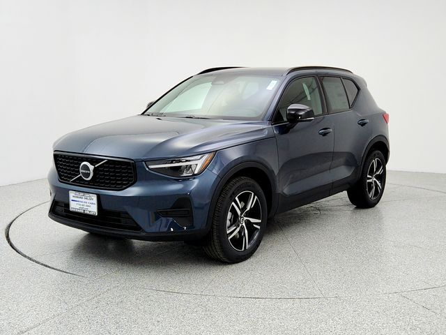 2026 VOLVO XC40