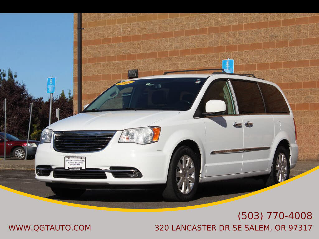 2016 CHRYSLER Town and Country