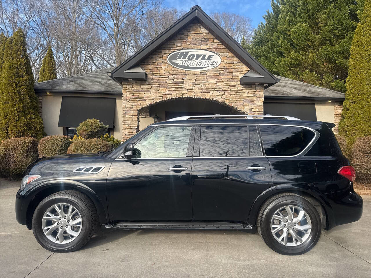 Infiniti QX56