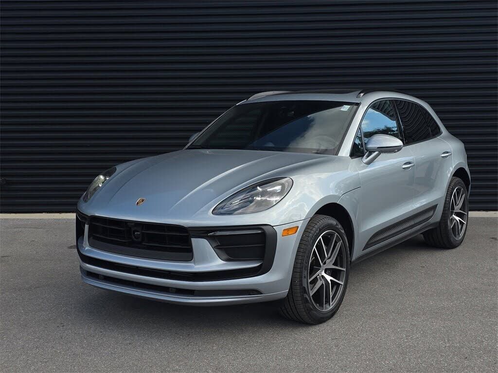 2025 PORSCHE Macan