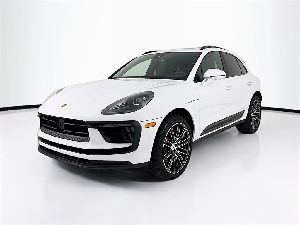 2026 PORSCHE Macan