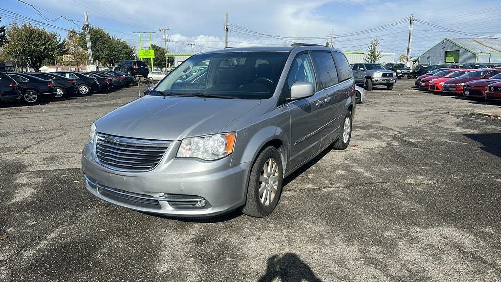 2016 CHRYSLER Town and Country