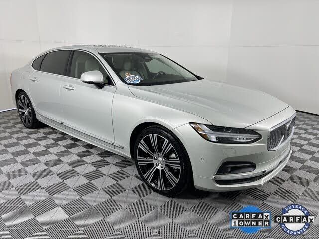 2022 VOLVO S90