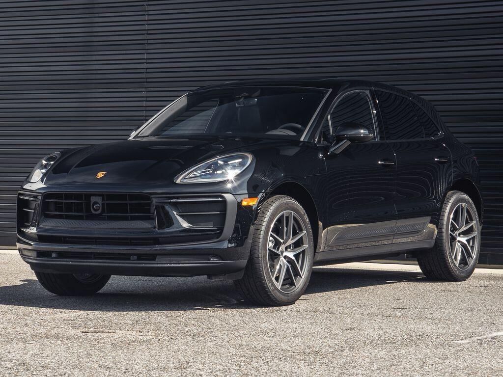 2025 PORSCHE Macan