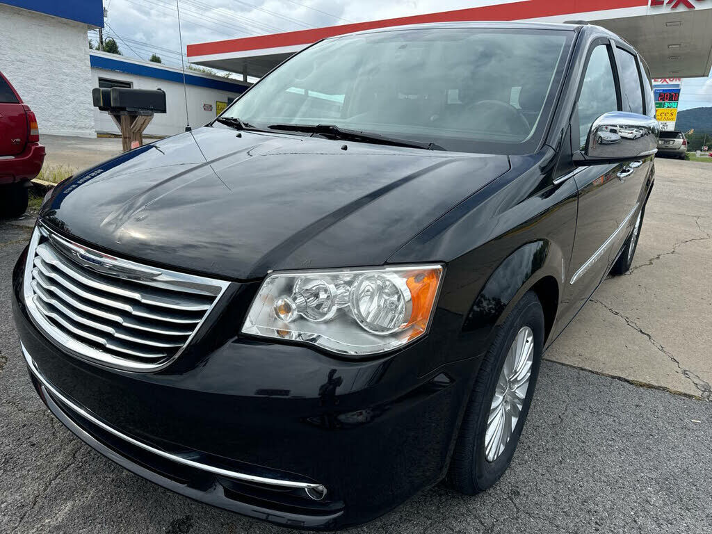 2016 CHRYSLER Town and Country