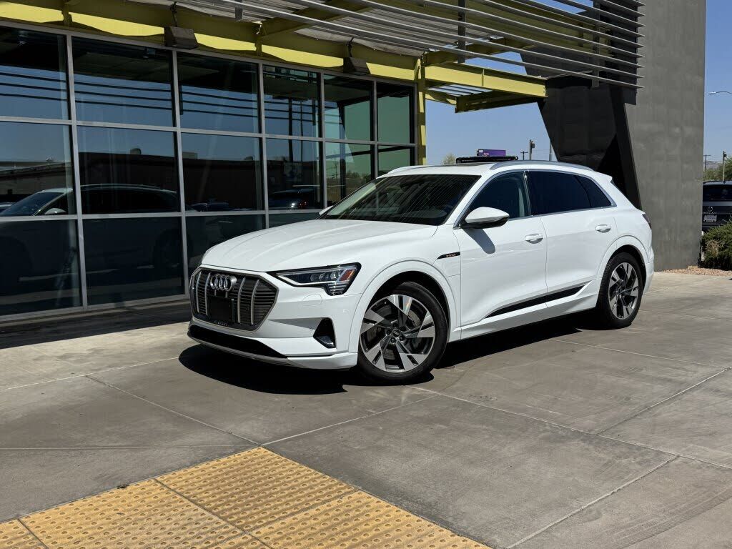 2022 AUDI e-tron