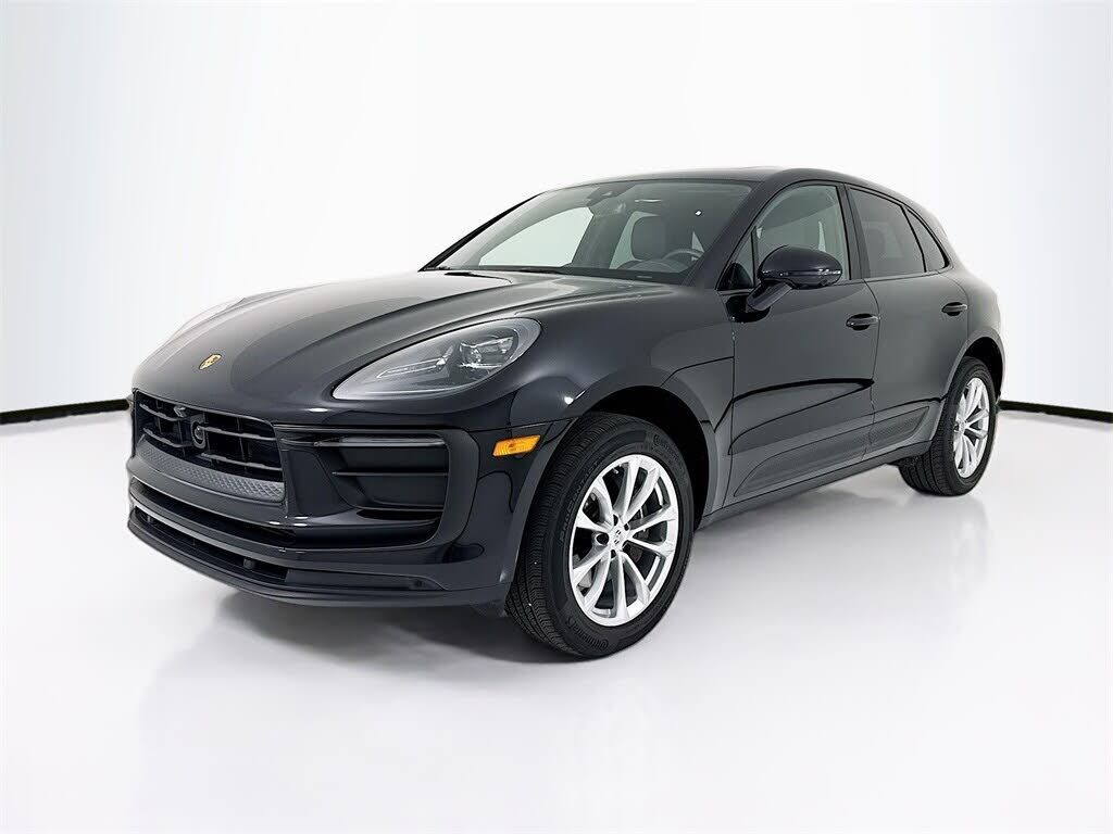 2025 PORSCHE Macan