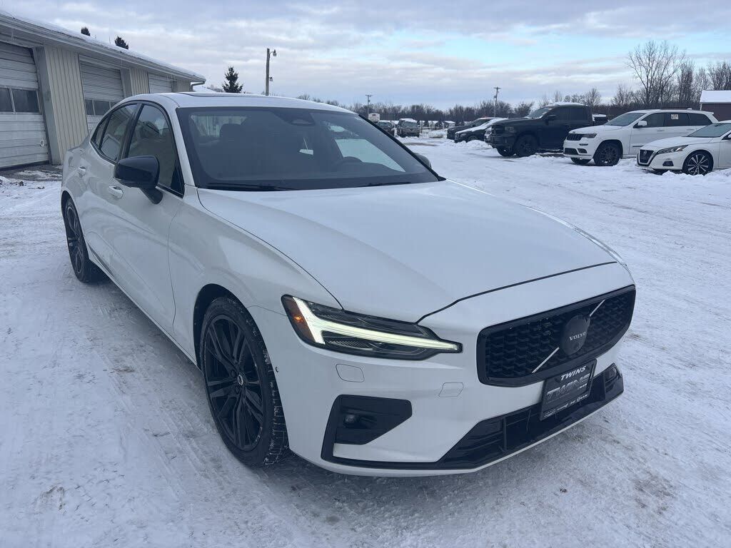 2024 VOLVO S60
