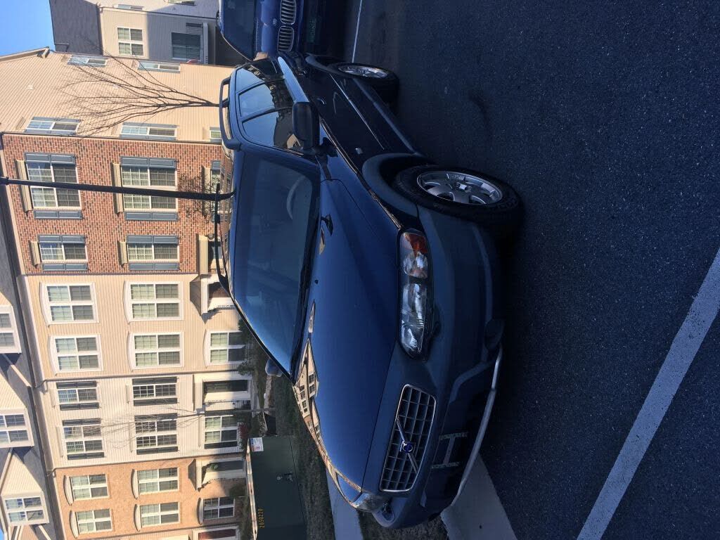 2002 VOLVO V70