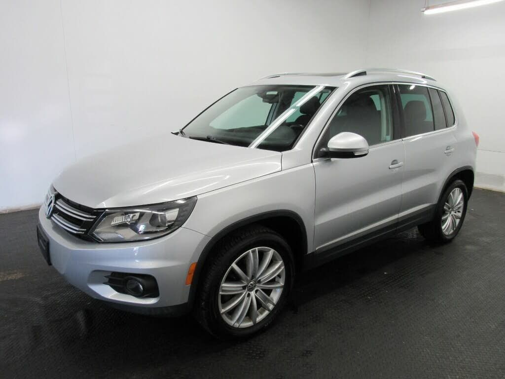 2016 VOLKSWAGEN Tiguan