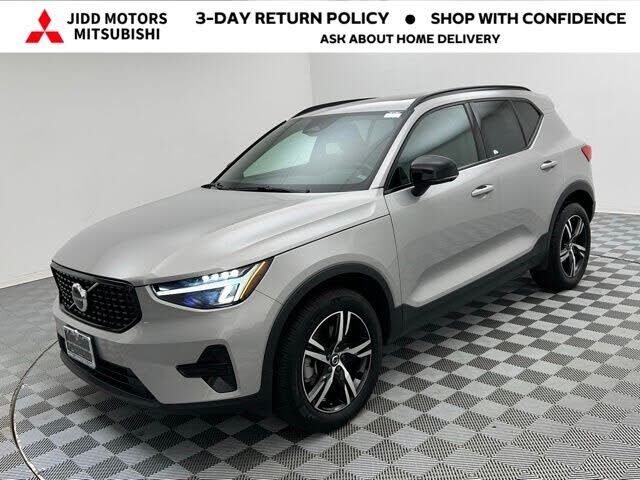 2024 VOLVO XC40