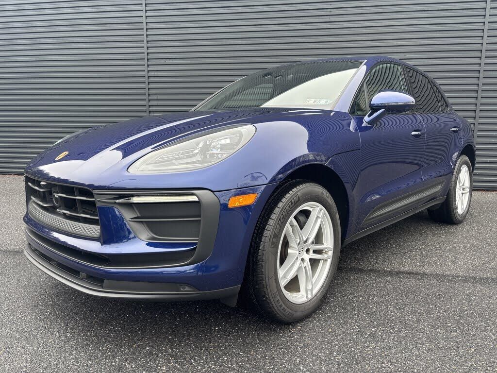 2025 PORSCHE Macan
