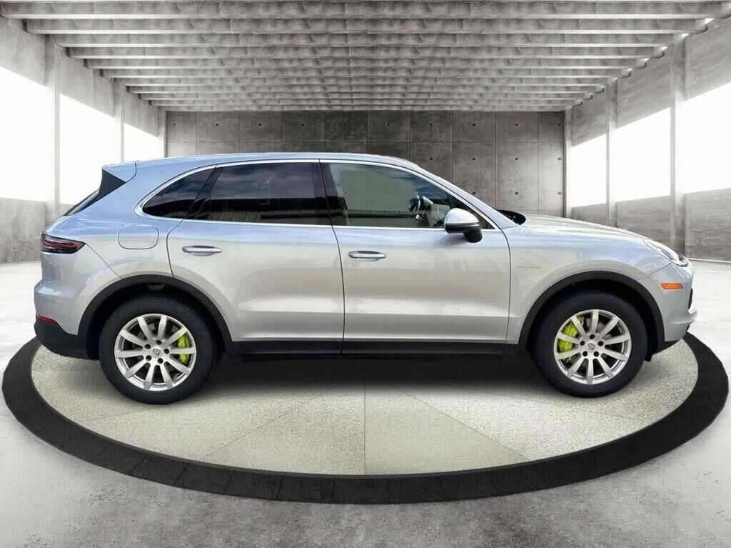2023 PORSCHE Cayenne
