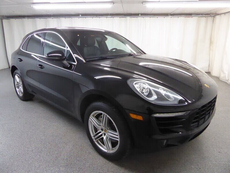 2016 PORSCHE Macan
