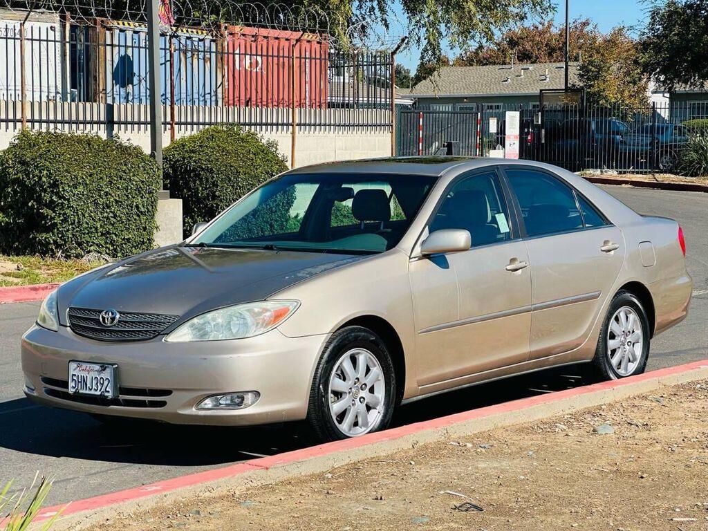 2004 TOYOTA Camry