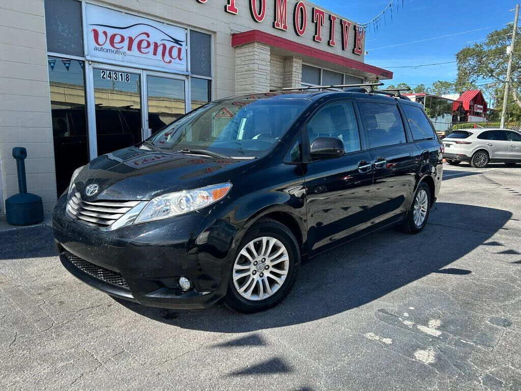 2017 TOYOTA Sienna