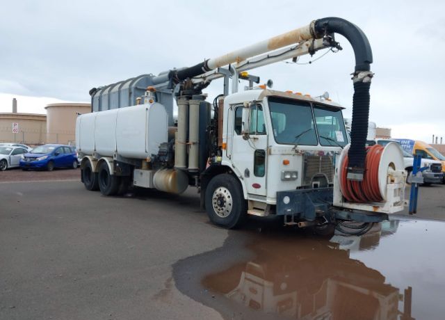 2006 PETERBILT 320
