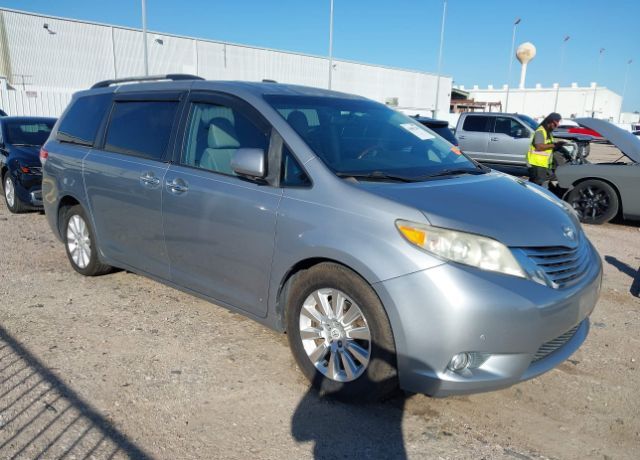 2011 TOYOTA Sienna