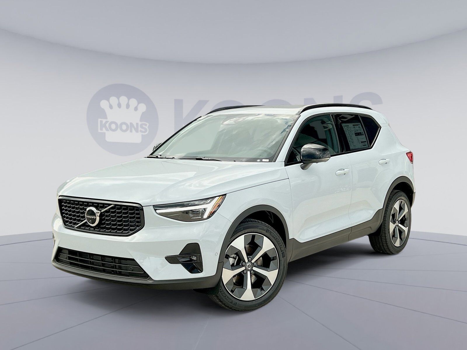 2026 VOLVO XC40