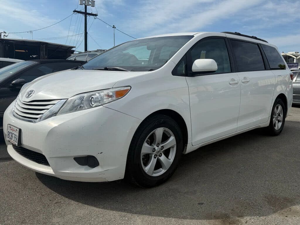 2017 TOYOTA Sienna