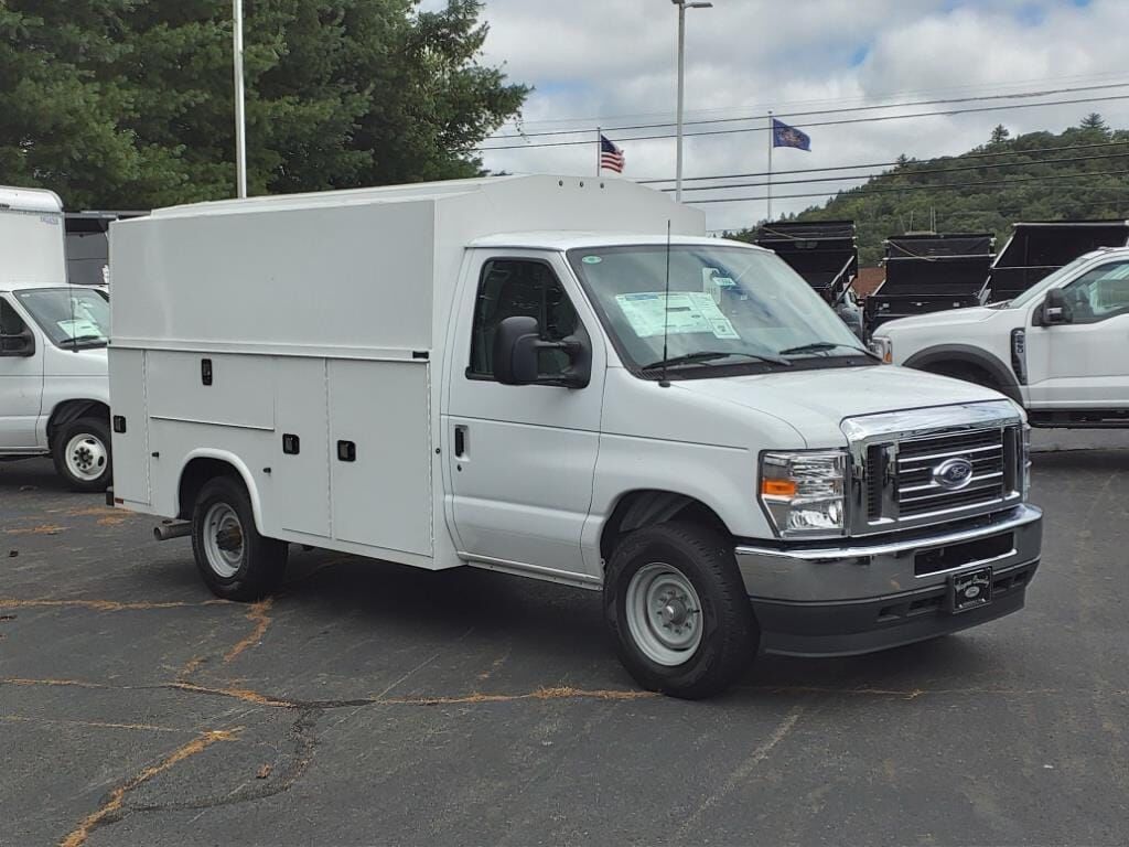 2025 FORD E-350