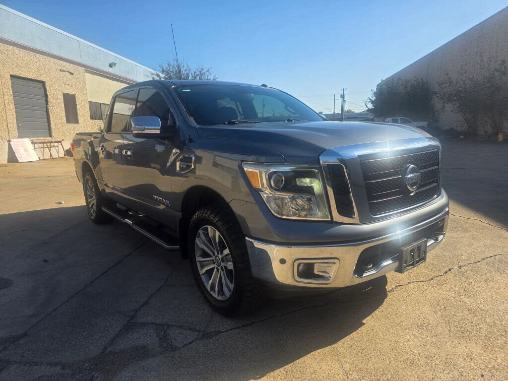 2017 NISSAN Titan