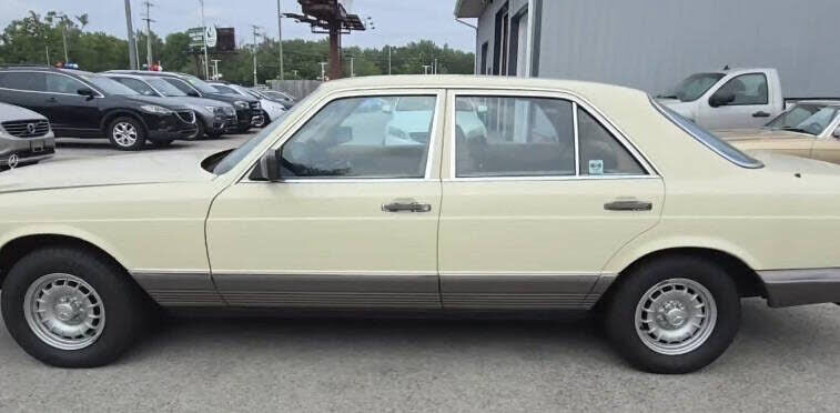 1985 MERCEDES-BENZ 300