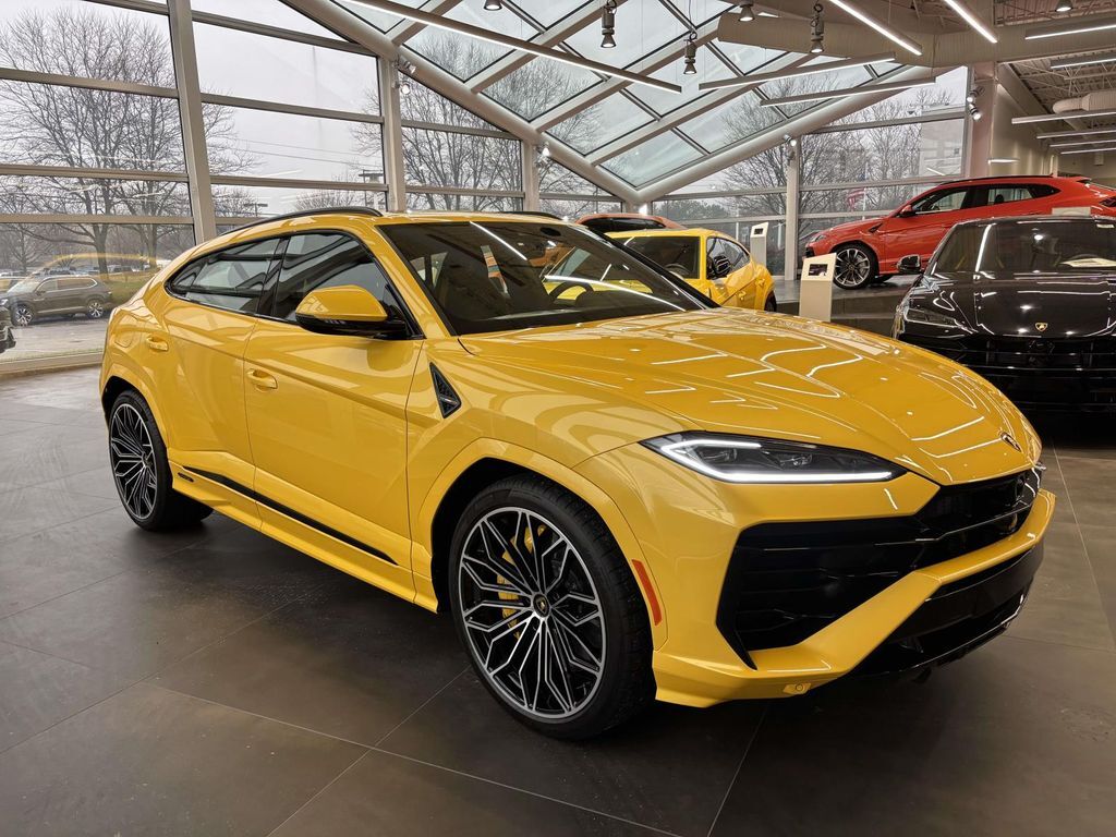 2025 LAMBORGHINI URUS