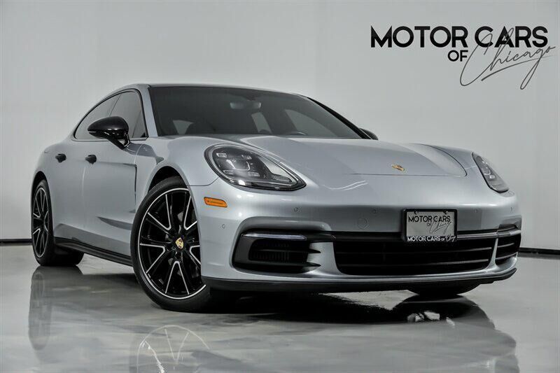 2018 PORSCHE Panamera