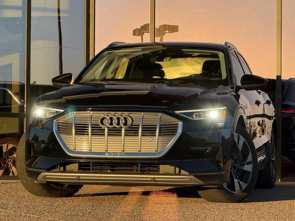 2022 AUDI e-tron